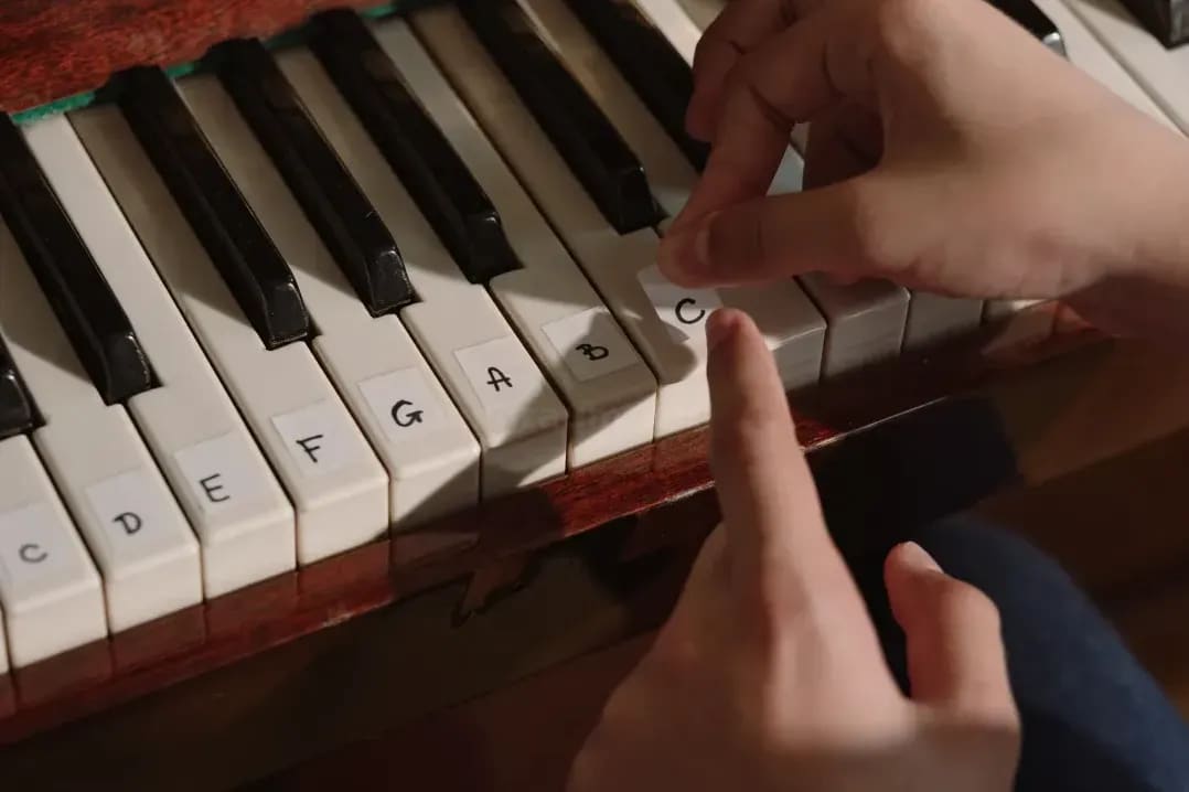 Wie regelmäßiger Musikunterricht den Übealltag leichter macht